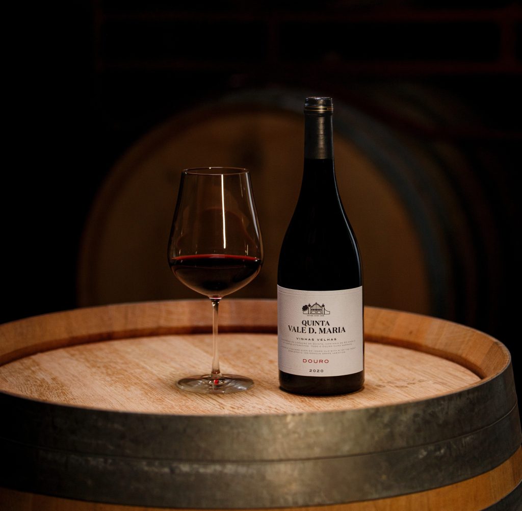 Como usar um decantador de vinho: guia da Quinta Vale D. Maria